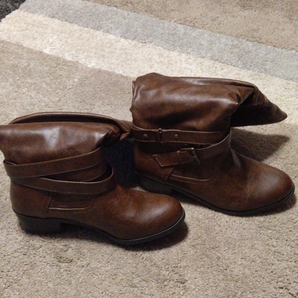 SOLD*** SM New York Brown NWOT boot size 9.5 wide - Picture 2 of 8
